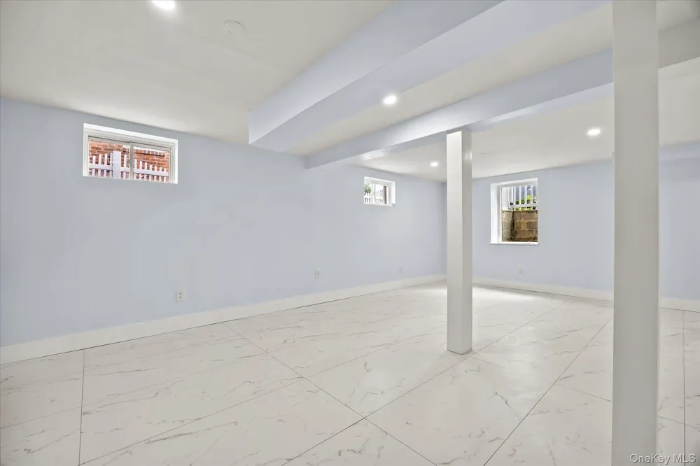 27 Circle Drive Hempstead, NY 11550