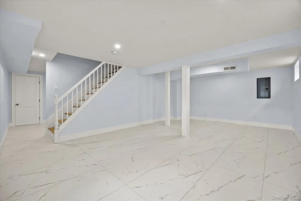 27 Circle Drive Hempstead, NY 11550