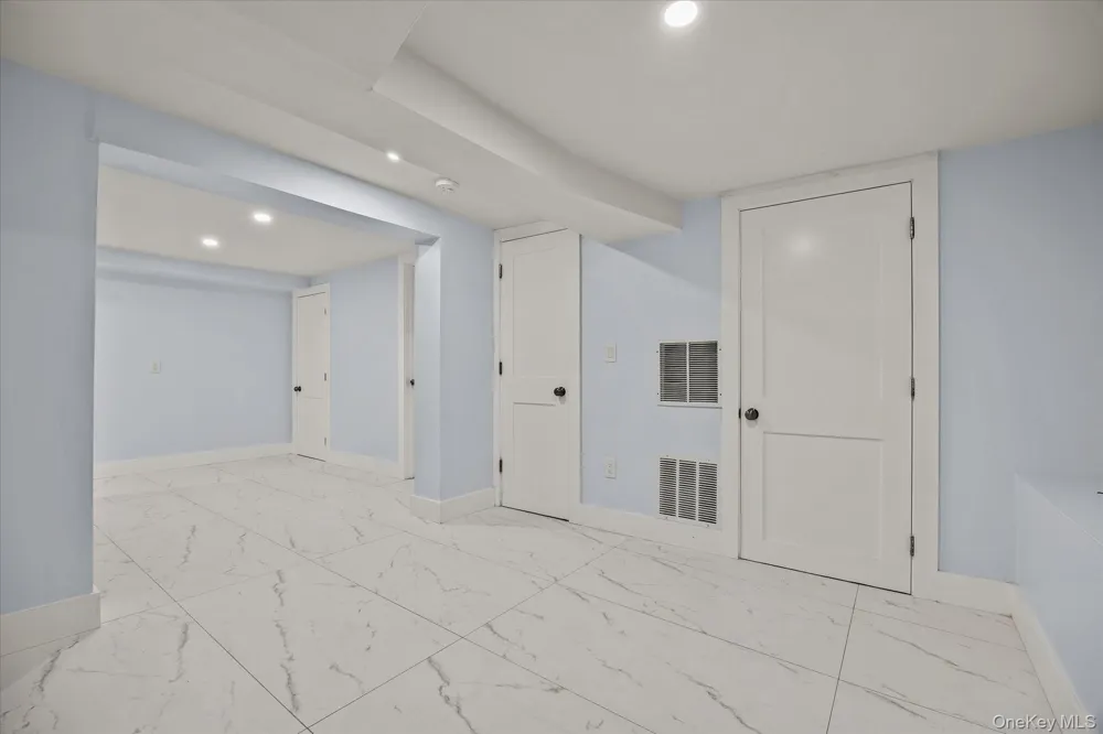 27 Circle Drive Hempstead, NY 11550