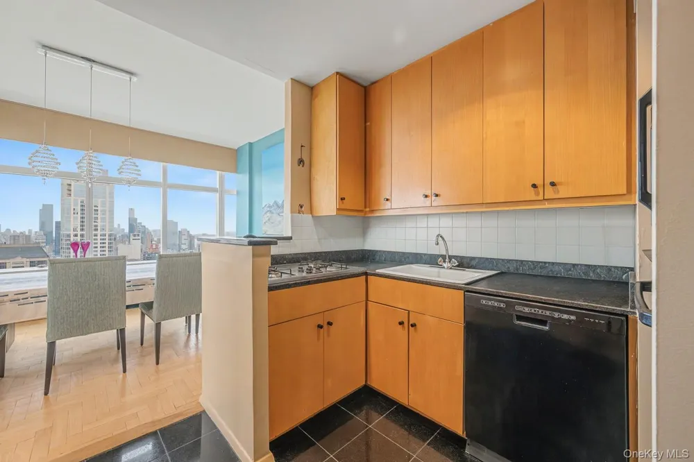 160 W 66th Street #49D New York (Manhattan), NY 10023