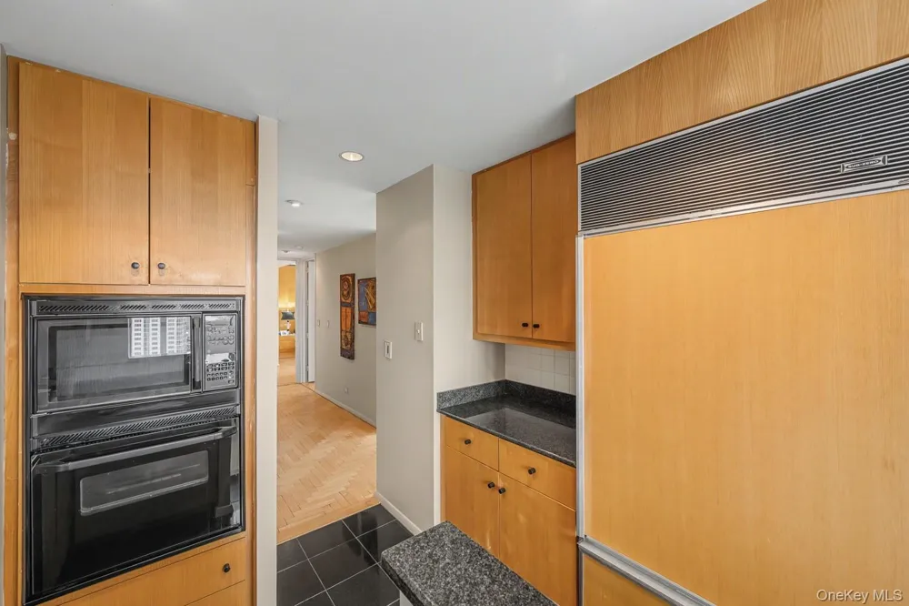 160 W 66th Street #49D New York (Manhattan), NY 10023