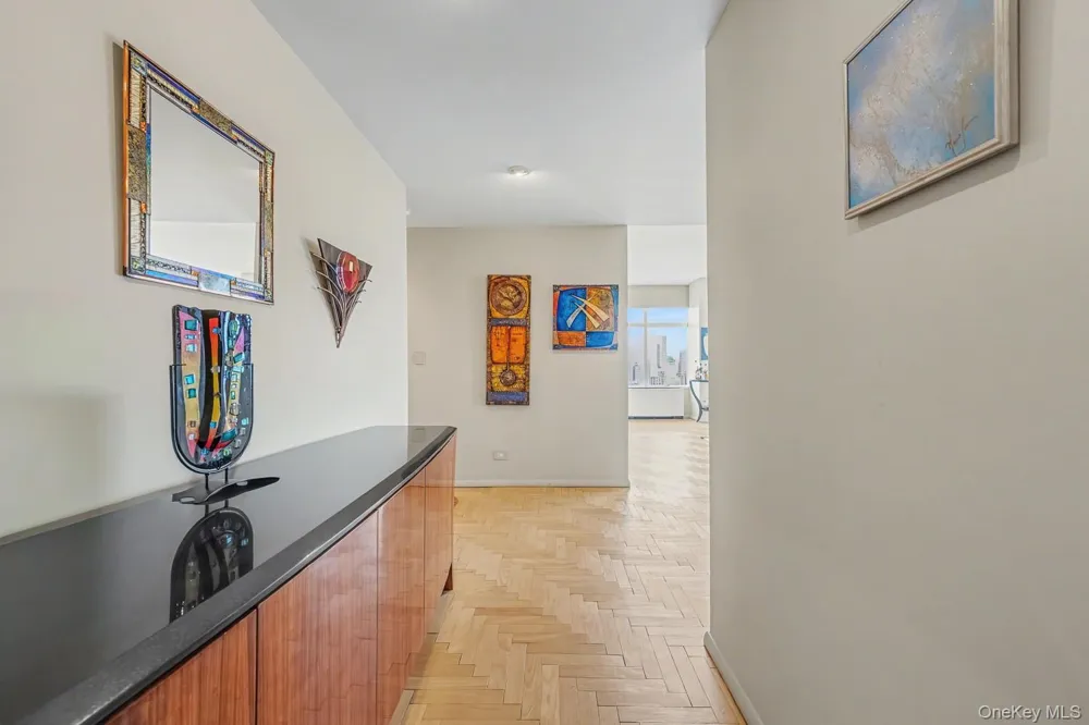 160 W 66th Street #49D New York (Manhattan), NY 10023