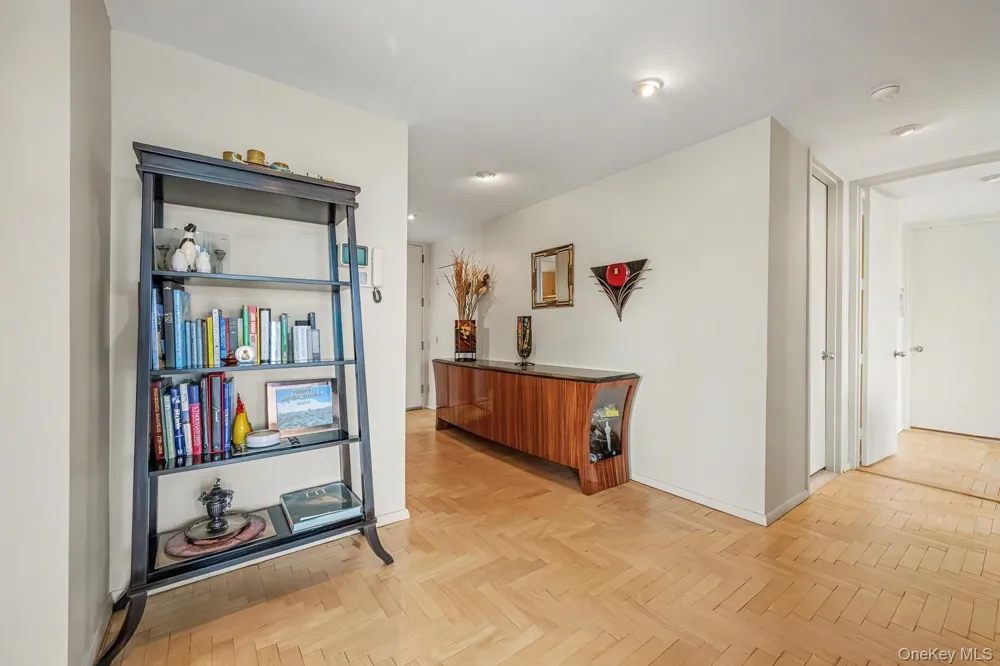160 W 66th Street #49D New York (Manhattan), NY 10023