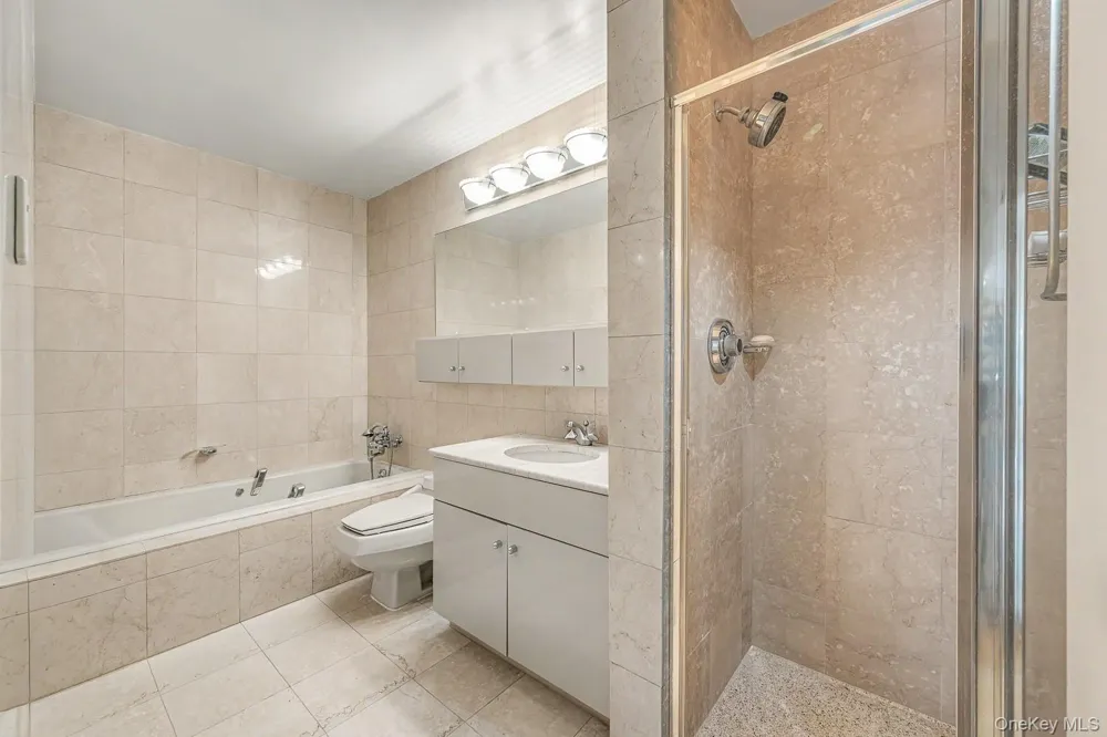 160 W 66th Street #49D New York (Manhattan), NY 10023
