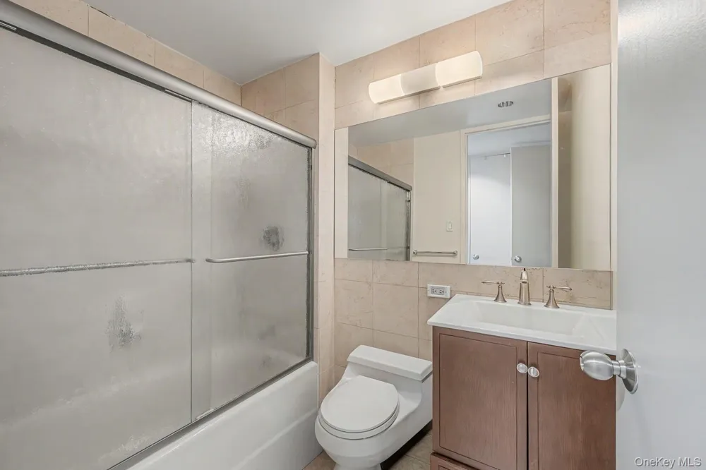 160 W 66th Street #49D New York (Manhattan), NY 10023