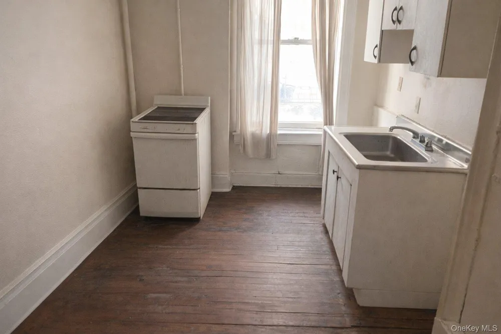 605 41st Street #E Brooklyn, NY 11232