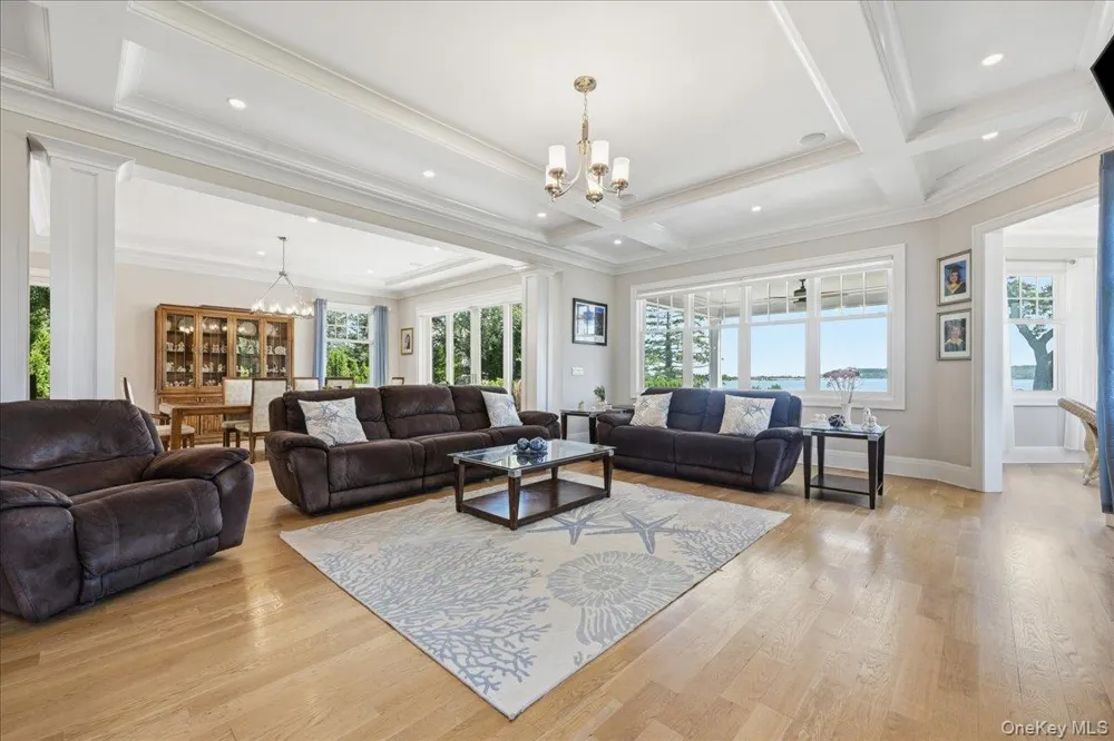 7 Preston Lane East Setauket, NY 11733