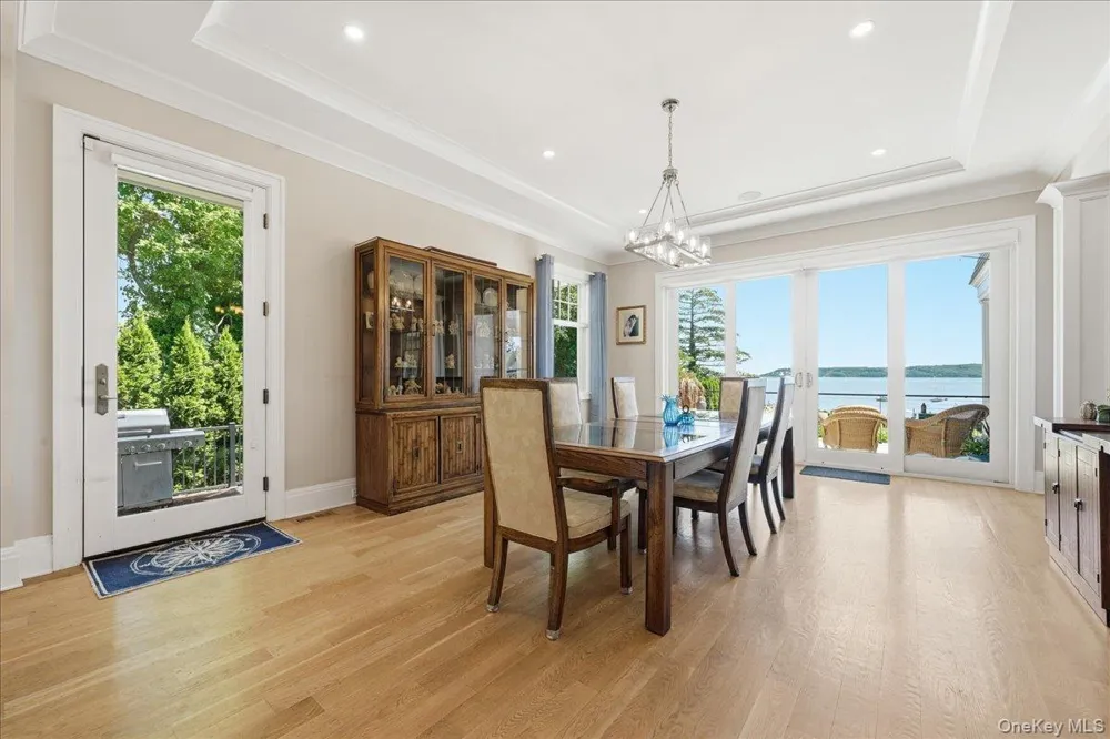 7 Preston Lane East Setauket, NY 11733