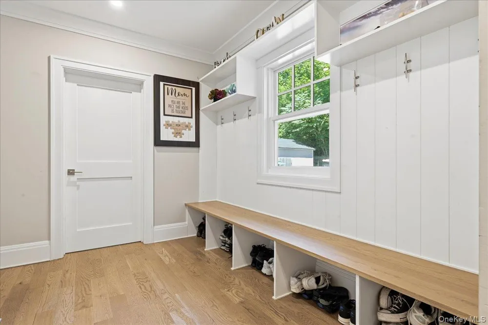 7 Preston Lane East Setauket, NY 11733