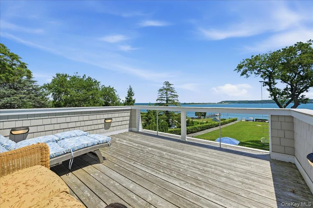 7 Preston Lane East Setauket, NY 11733