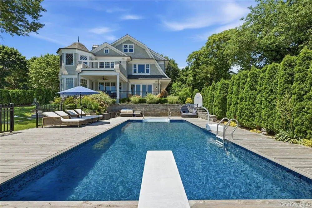 7 Preston Lane East Setauket, NY 11733