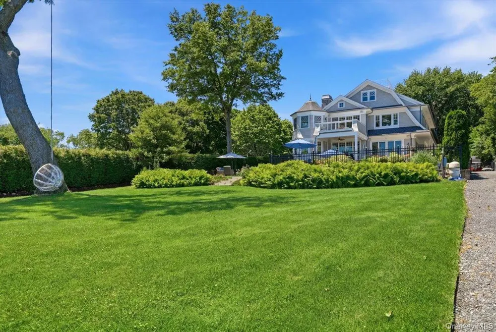 7 Preston Lane East Setauket, NY 11733