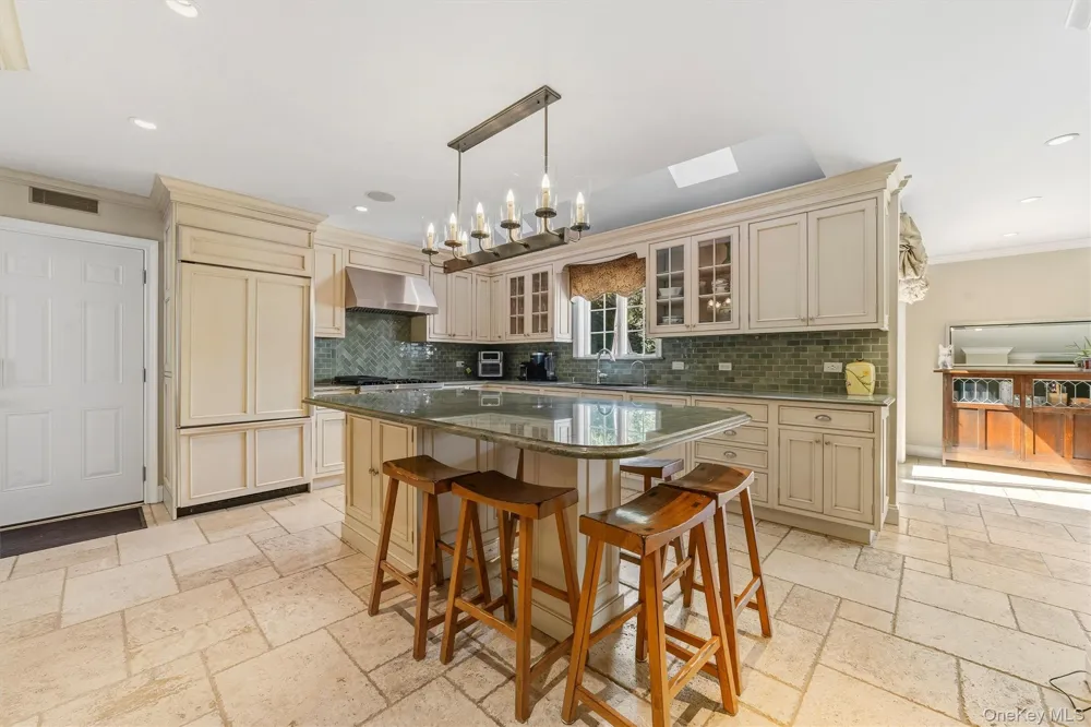 185 Old Wilmot Road Scarsdale, NY 10583