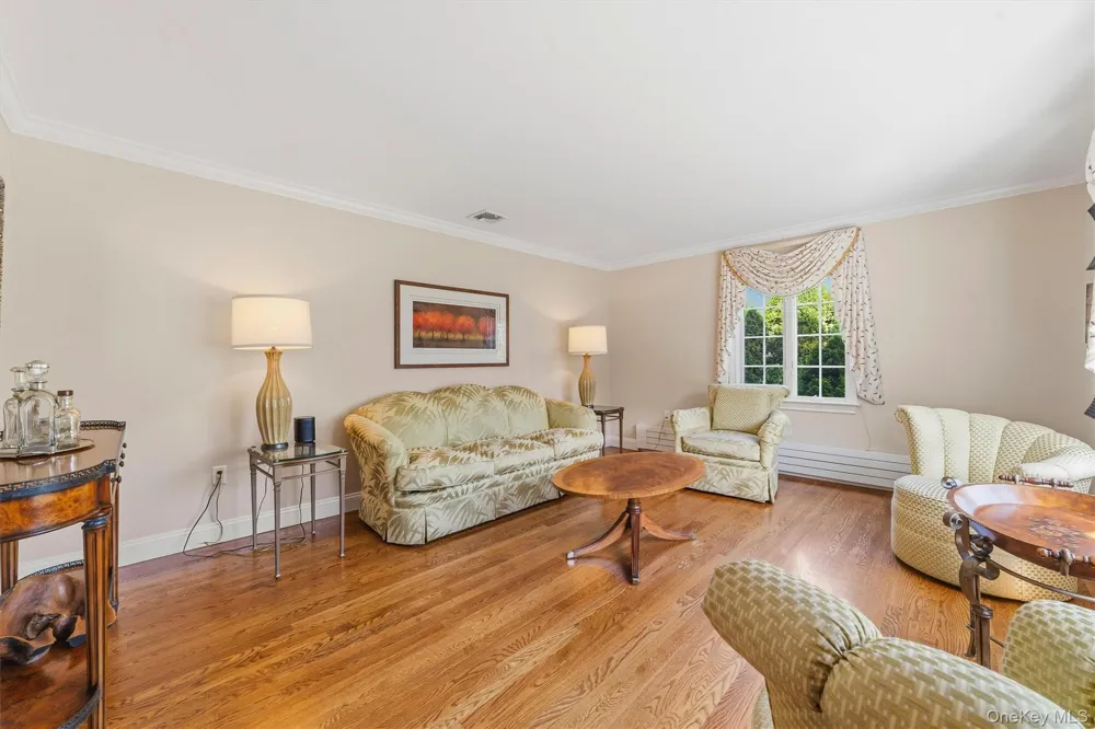 185 Old Wilmot Road Scarsdale, NY 10583