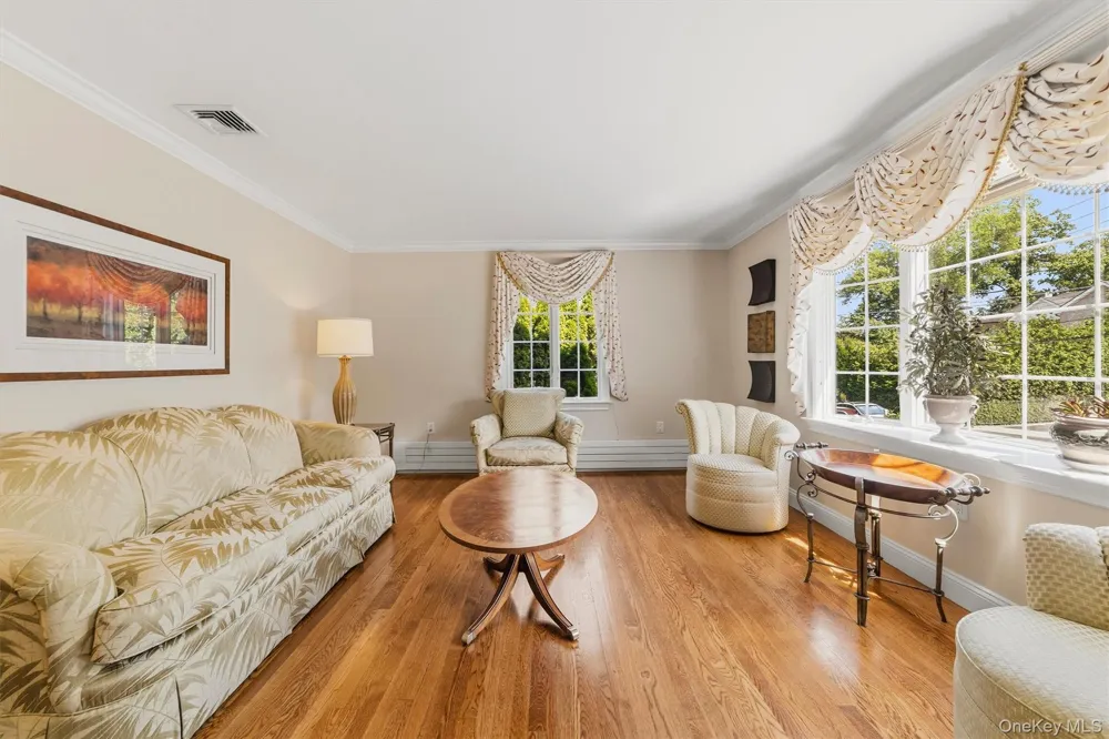 185 Old Wilmot Road Scarsdale, NY 10583