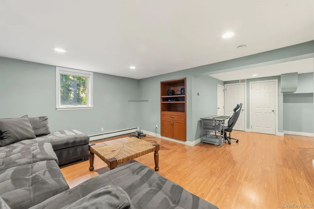 185 Old Wilmot Road Scarsdale, NY 10583