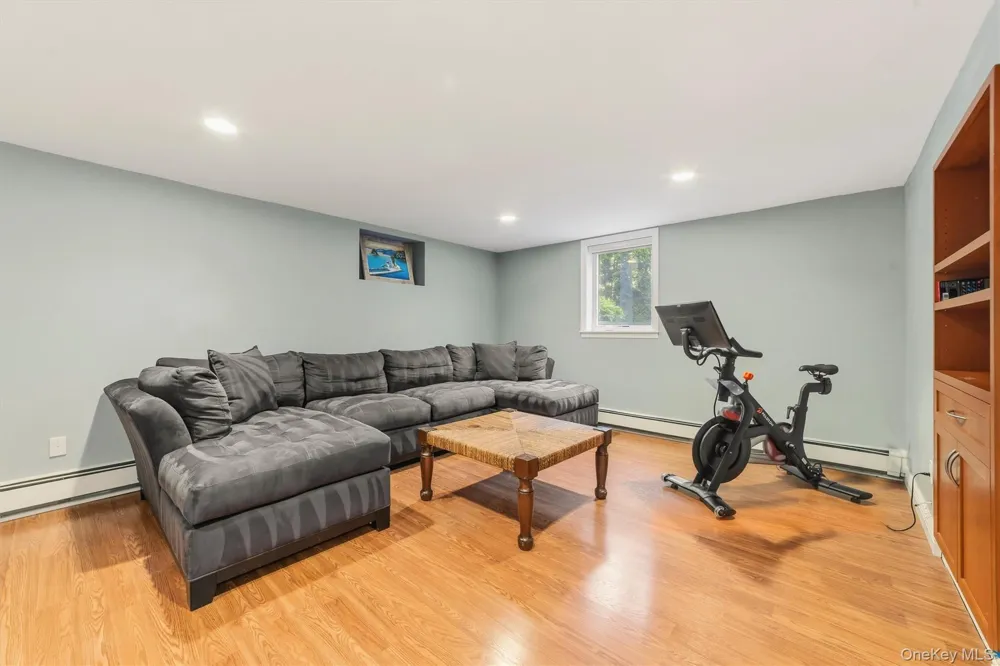 185 Old Wilmot Road Scarsdale, NY 10583