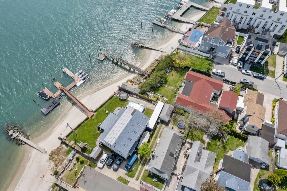 125 Beach 3rd Street Far Rockaway, NY 11691