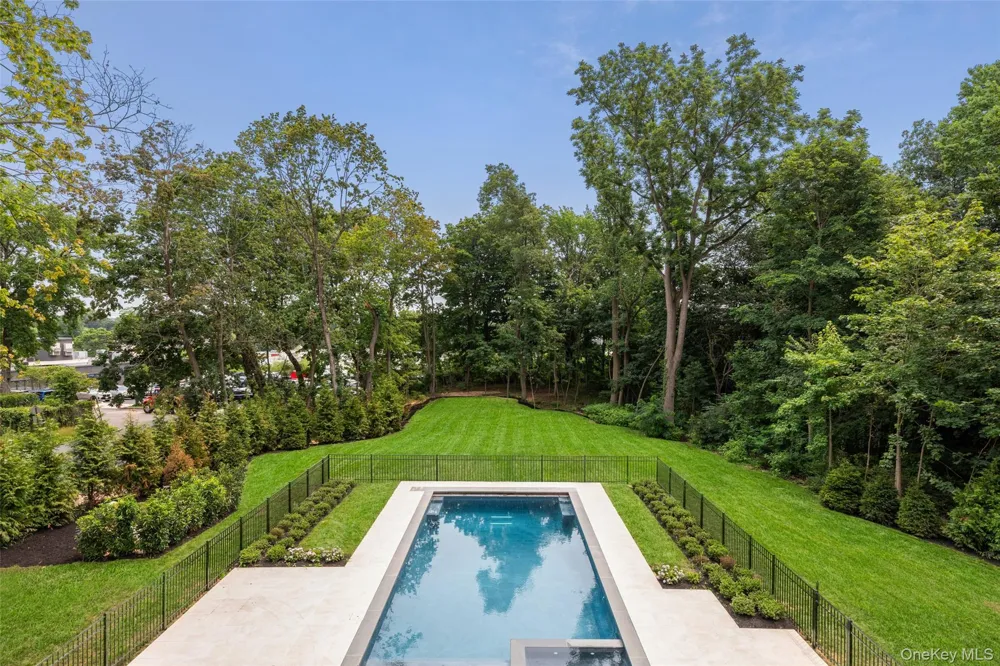 110 Dogwood Avenue Roslyn Harbor, NY 11576