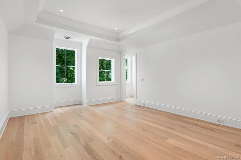 110 Dogwood Avenue Roslyn Harbor, NY 11576