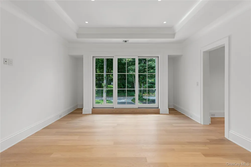 110 Dogwood Avenue Roslyn Harbor, NY 11576