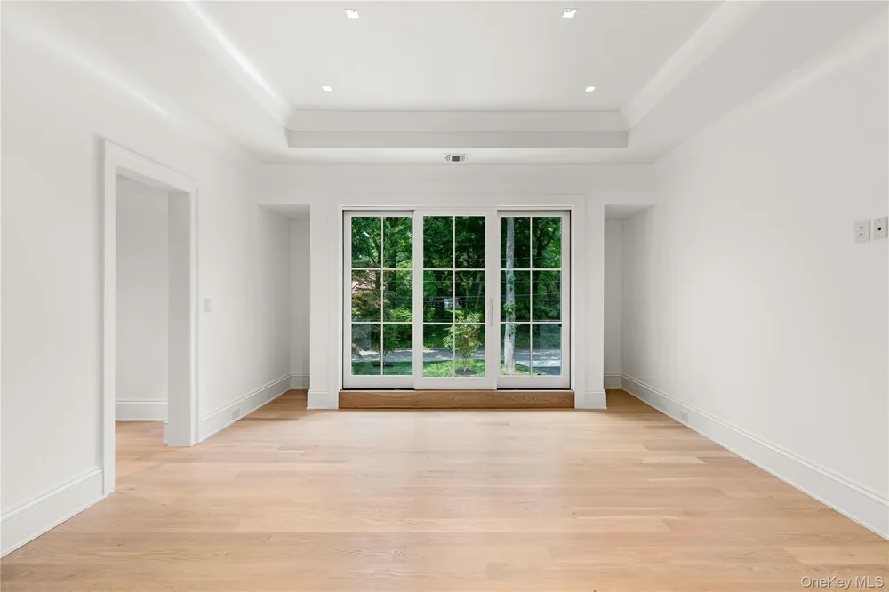 110 Dogwood Avenue Roslyn Harbor, NY 11576