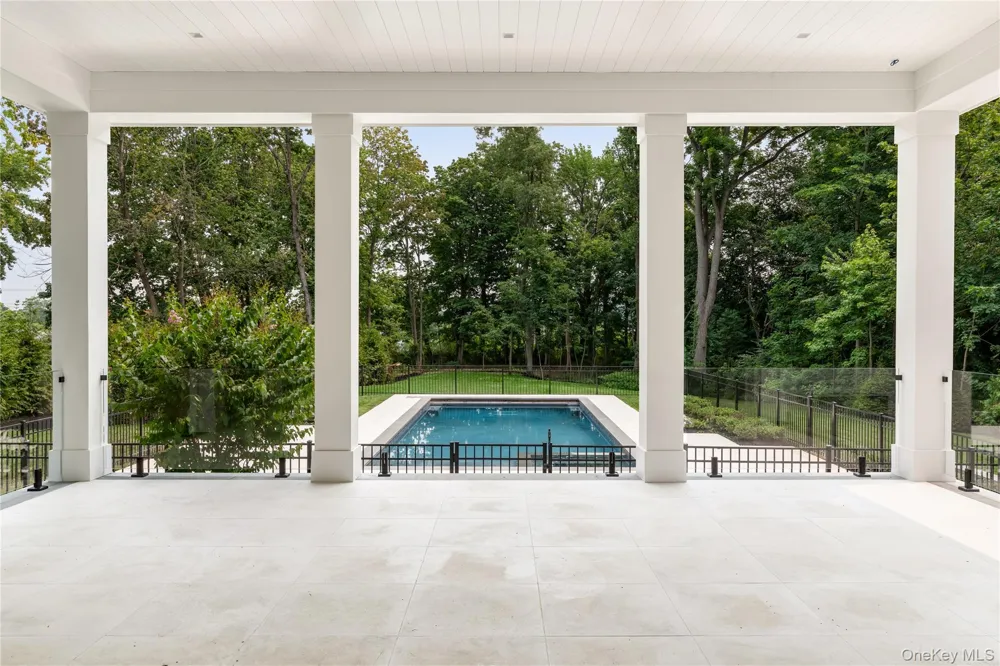 110 Dogwood Avenue Roslyn Harbor, NY 11576