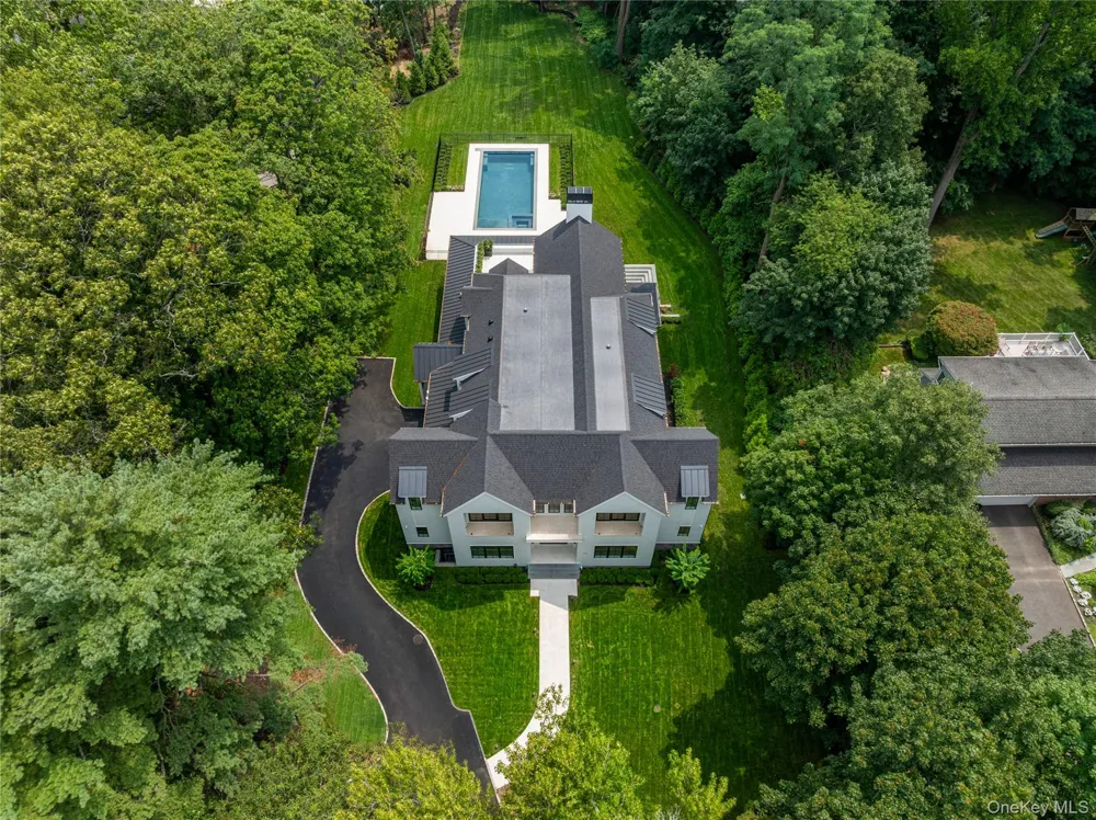 110 Dogwood Avenue Roslyn Harbor, NY 11576