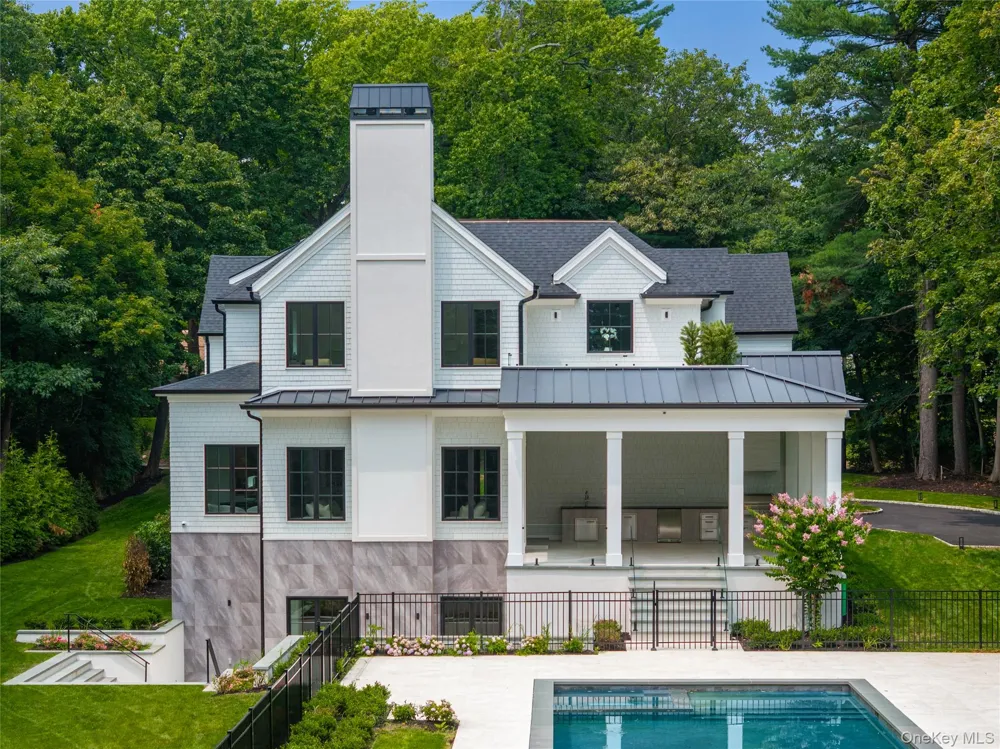 110 Dogwood Avenue Roslyn Harbor, NY 11576