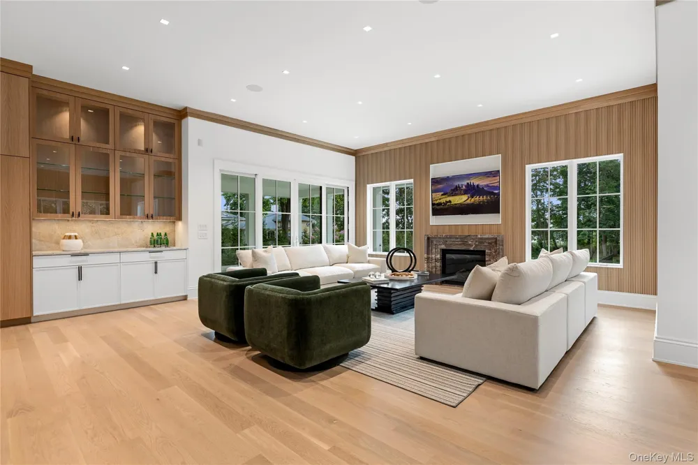110 Dogwood Avenue Roslyn Harbor, NY 11576