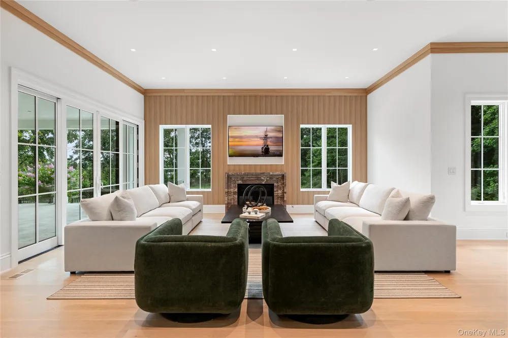 110 Dogwood Avenue Roslyn Harbor, NY 11576