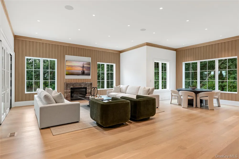 110 Dogwood Avenue Roslyn Harbor, NY 11576