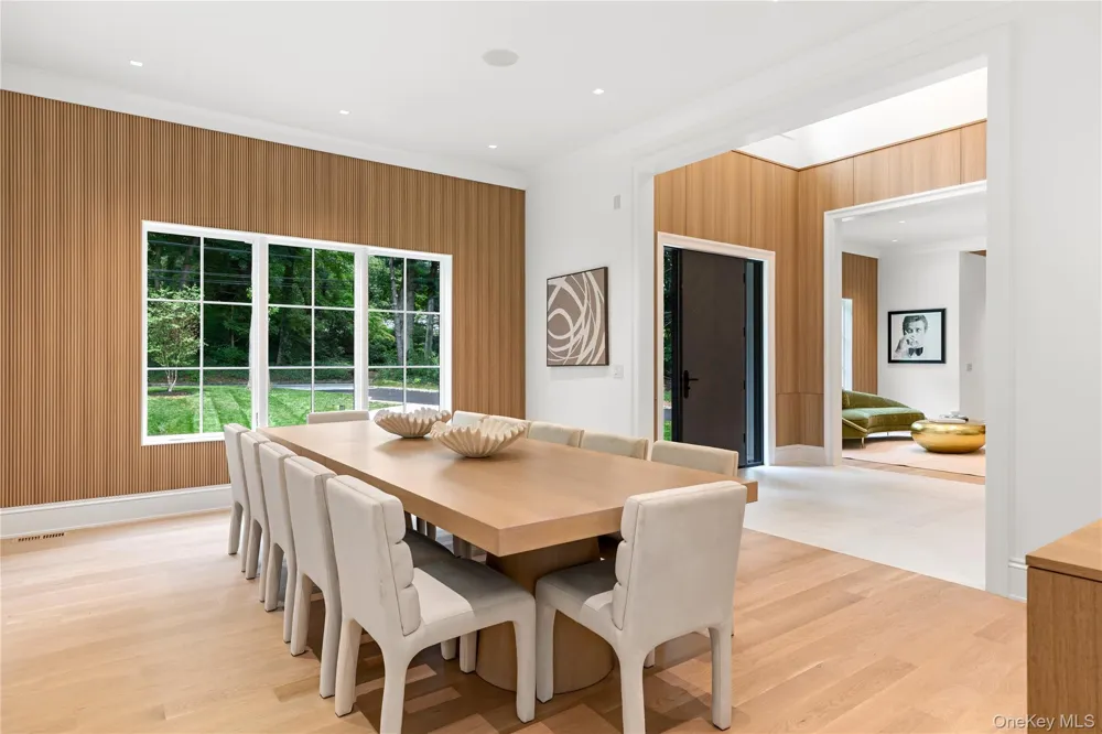 110 Dogwood Avenue Roslyn Harbor, NY 11576