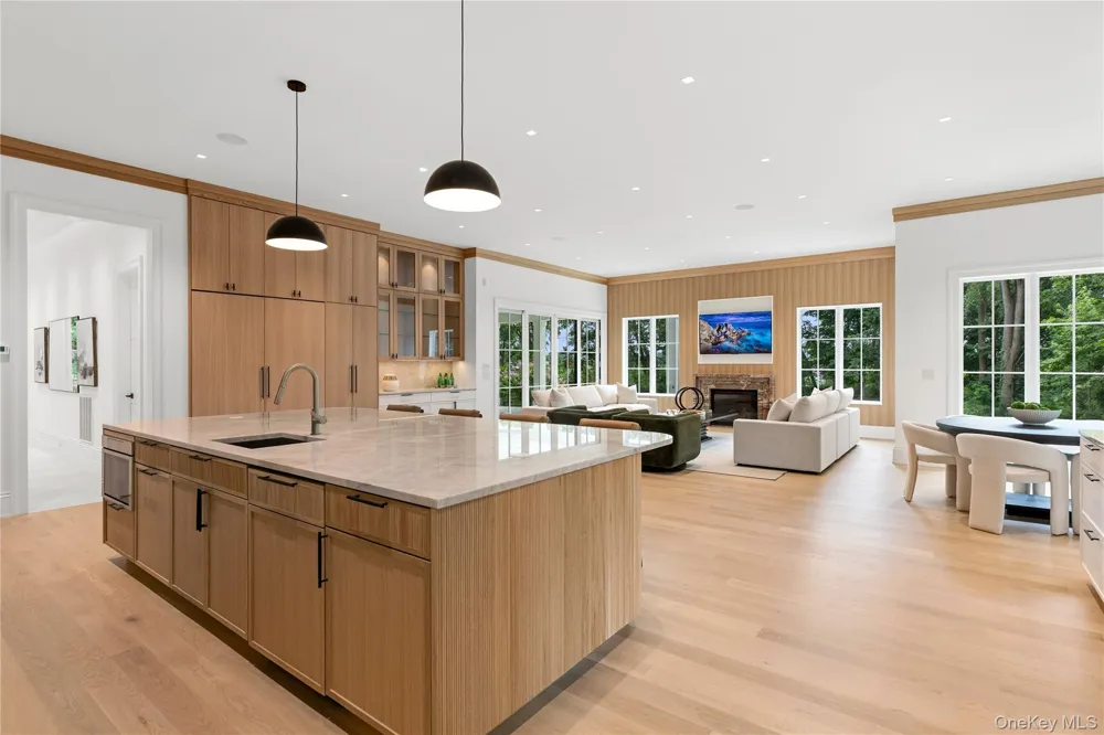 110 Dogwood Avenue Roslyn Harbor, NY 11576
