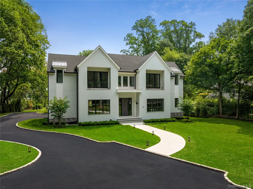 110 Dogwood Avenue Roslyn Harbor, NY 11576