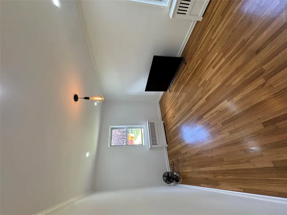 137 Smith #A4 Freeport, NY 11520