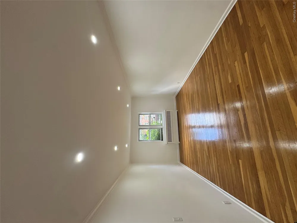 137 Smith #A4 Freeport, NY 11520