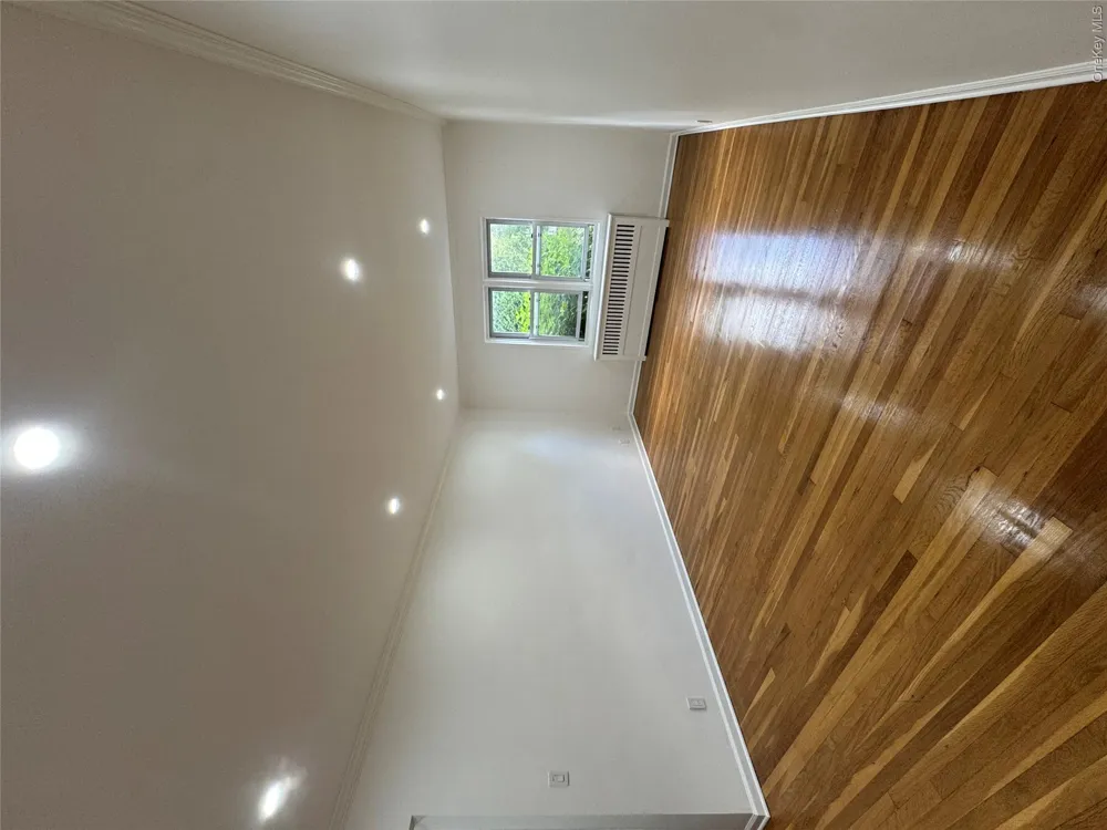 137 Smith #A4 Freeport, NY 11520