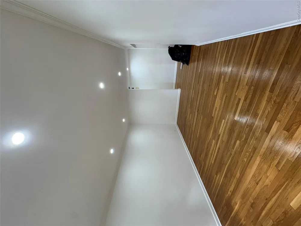 137 Smith #A4 Freeport, NY 11520