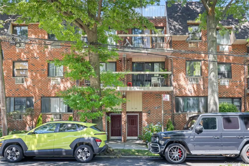 71-34 162nd #3 Fresh Meadows, NY 11365
