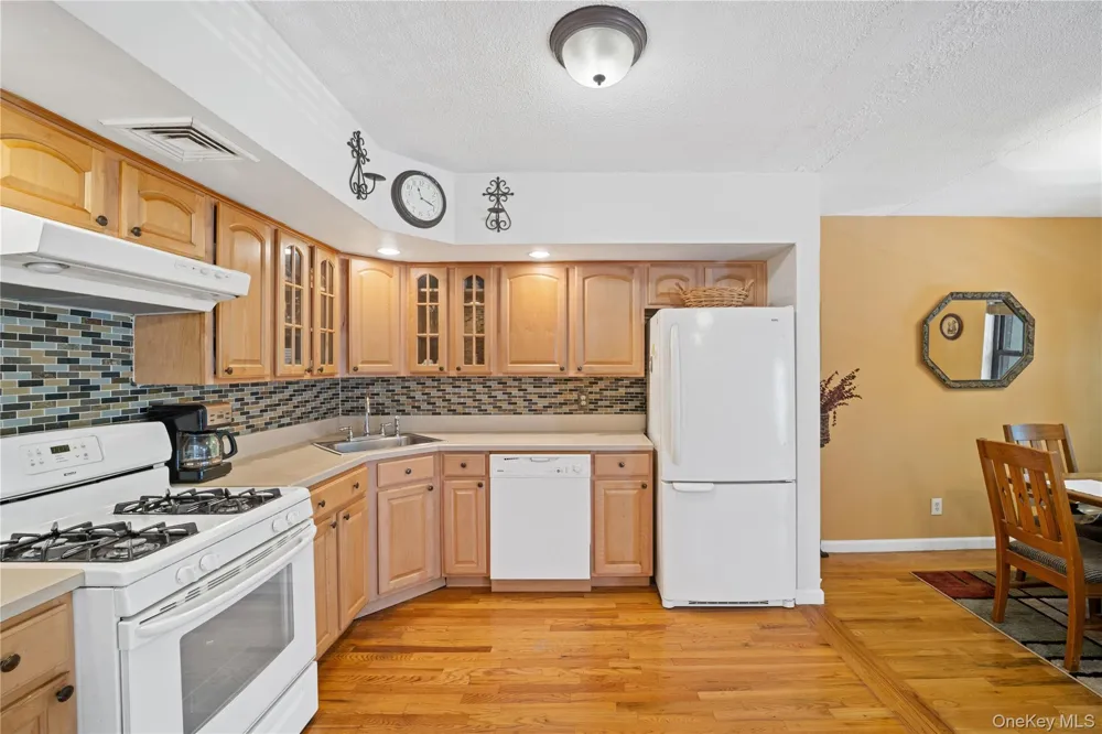 71-34 162nd #3 Fresh Meadows, NY 11365