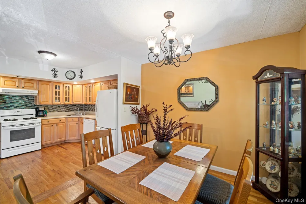 71-34 162nd #3 Fresh Meadows, NY 11365