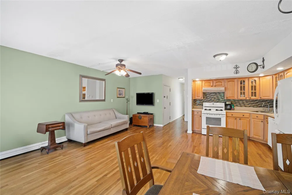 71-34 162nd #3 Fresh Meadows, NY 11365