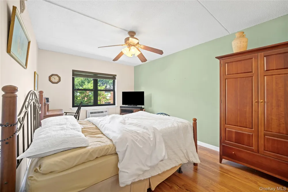 71-34 162nd #3 Fresh Meadows, NY 11365