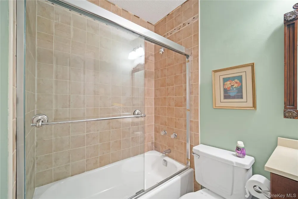 71-34 162nd #3 Fresh Meadows, NY 11365