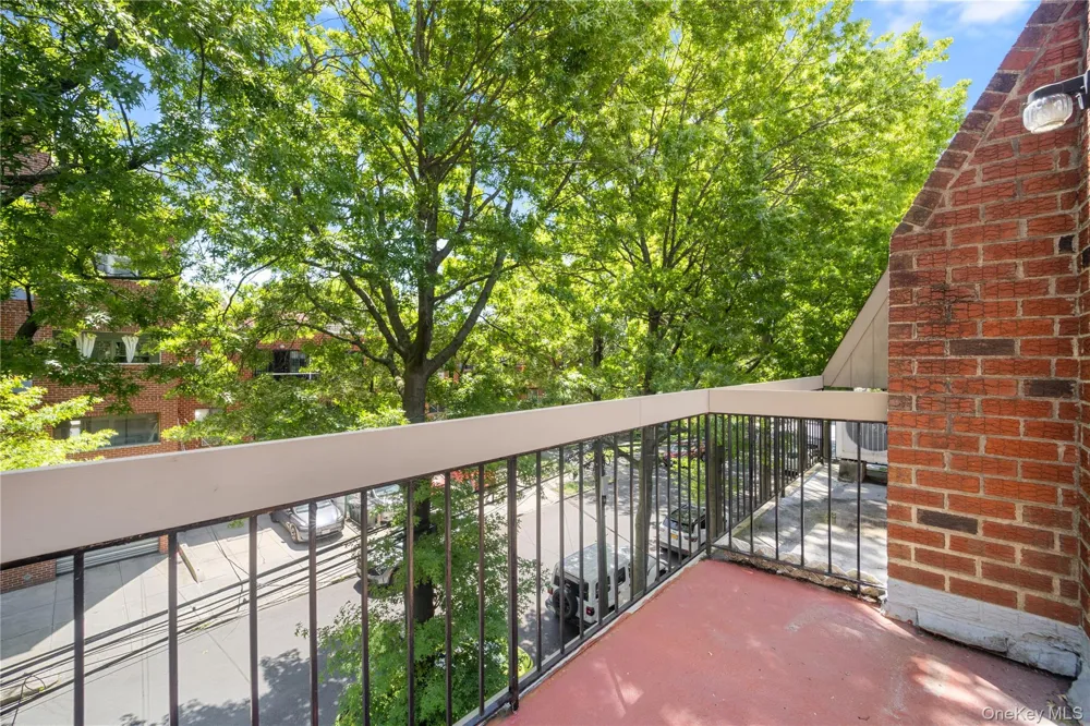 71-34 162nd #3 Fresh Meadows, NY 11365