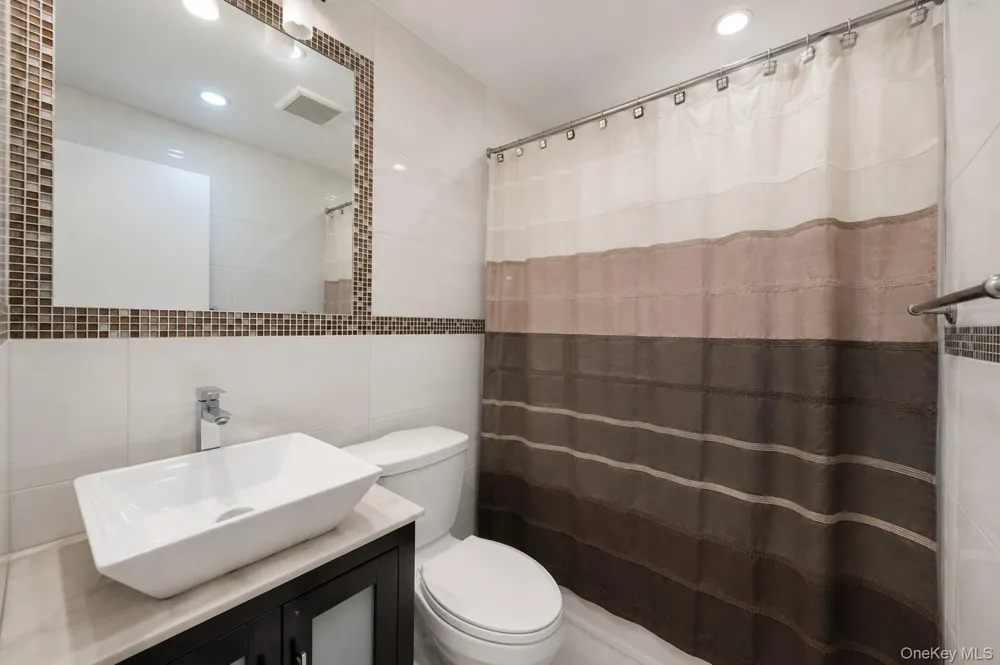 87-80 Little Neck Parkway Floral Park, NY 11001