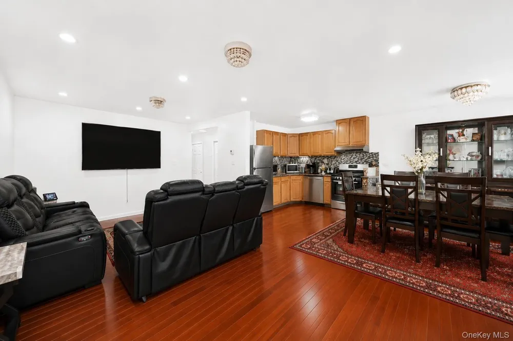 87-80 Little Neck Parkway Floral Park, NY 11001