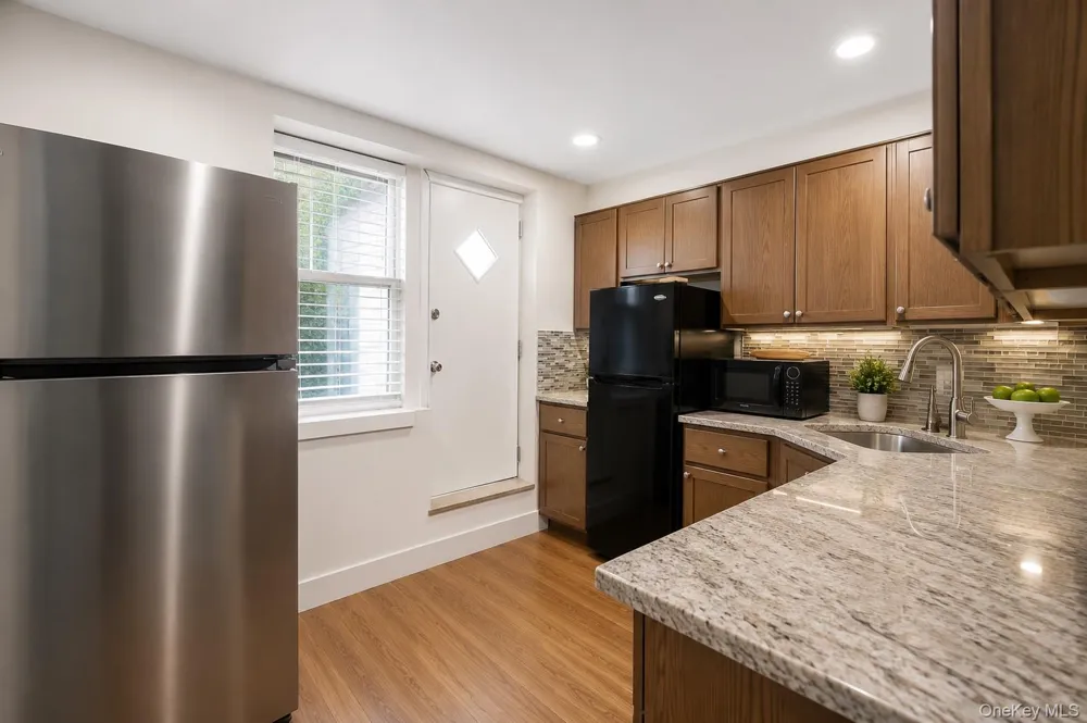 87-80 Little Neck Parkway Floral Park, NY 11001