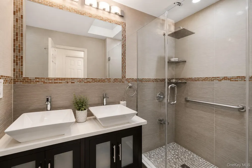 87-80 Little Neck Parkway Floral Park, NY 11001